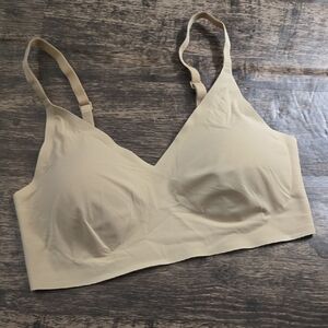 TRUE & CO Wireless Seamless Bra - Nude Sz L Tshirt Padded